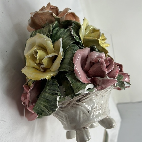 Capodimonte Porcelain Flower Roses Basket - Picture 7 of 11